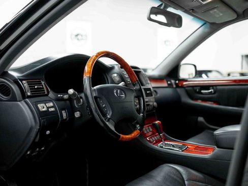 Used 2004 Lexus LS 430 RWD image 2