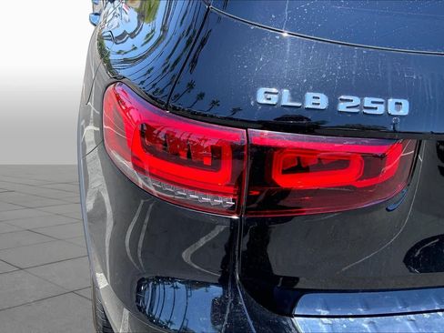 Used 2021 Mercedes-Benz GLB 250 4MATIC image 28