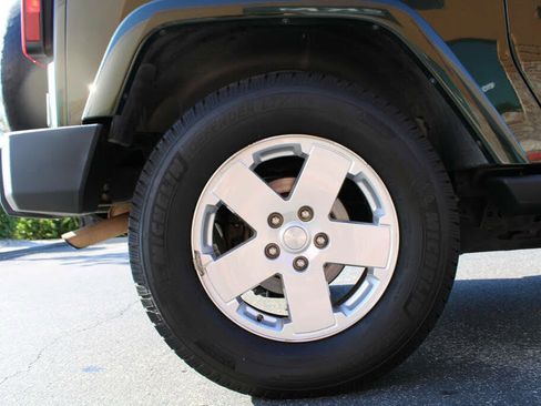 Used 2011 Jeep Wrangler Sahara w/ Connectivity Group AWD/4WD image 21