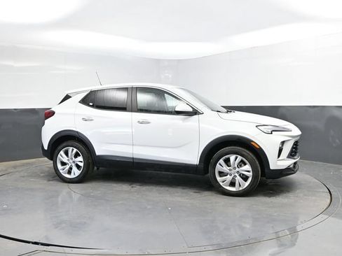 Used 2025 Buick Encore GX Preferred AWD/4WD image 3