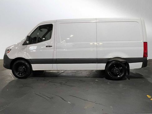 Used 2025 Mercedes-Benz Sprinter 2500 image 6