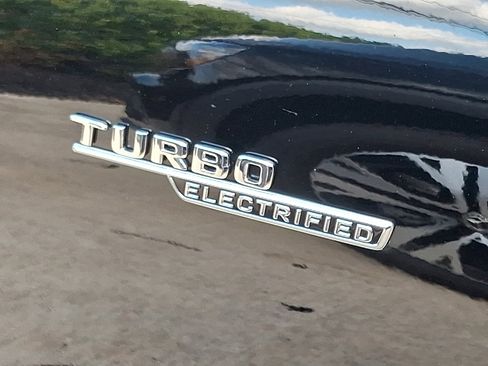 Certified 2025 Mercedes-Benz GLC 43 AMG 4MATIC image 33