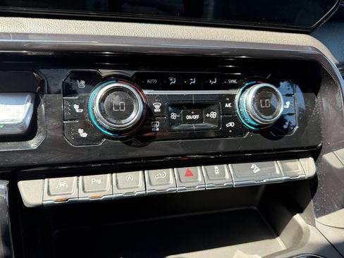 Used 2024 GMC Sierra 1500 AT4 w/ AT4 Preferred Package AWD/4WD image 35