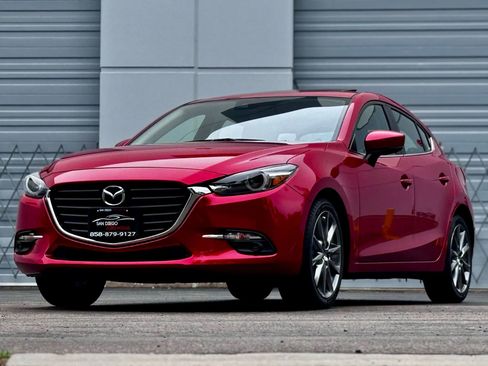Used 2018 MAZDA MAZDA3 Grand Touring image 2