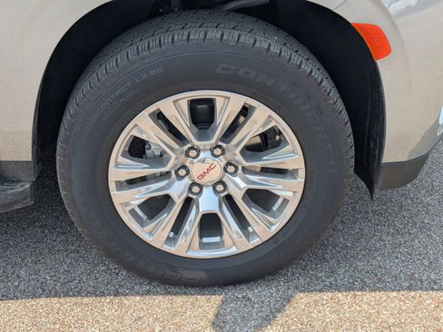 Used 2024 GMC Yukon XL Denali image 28