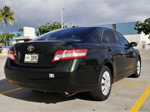 Used 2010 Toyota Camry LE FWD image 5