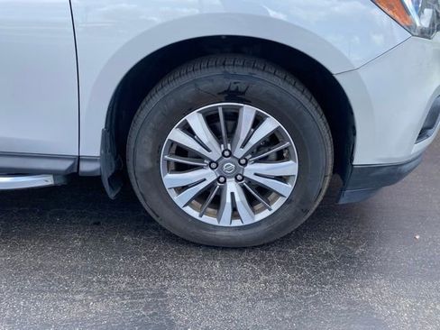 Used 2018 Nissan Pathfinder S image 12