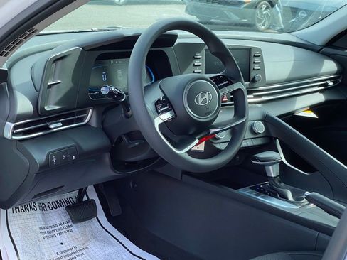 New 2026 Hyundai Elantra SE FWD image 6