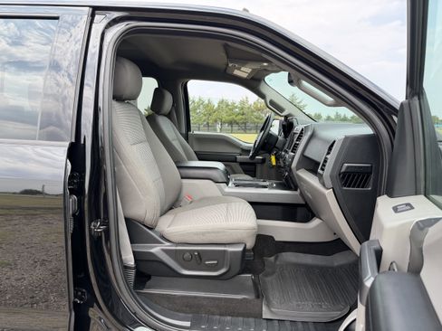 Used 2019 Ford F150 XLT w/ Equipment Group 302A Luxury AWD/4WD image 19