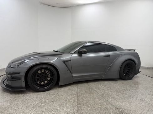 Used 2015 Nissan GT-R Black Edition AWD/4WD image 4