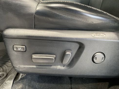 Used 2019 Toyota Tundra Platinum image 12