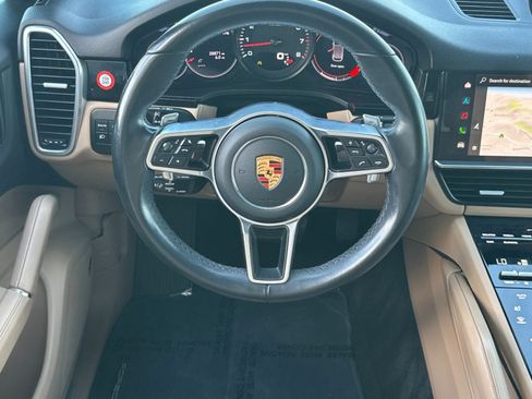 Used 2022 Porsche Cayenne Platinum Edition image 14