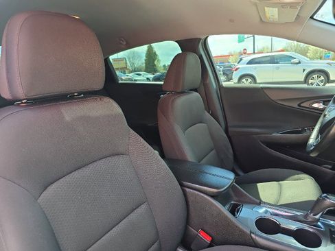Used 2016 Chevrolet Malibu LT image 41