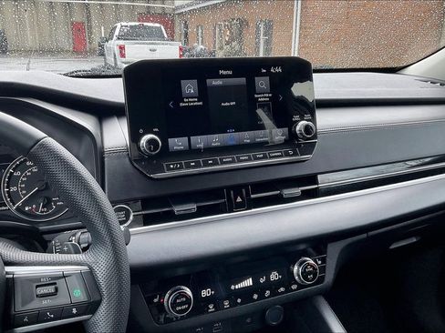 Used 2024 Mitsubishi Outlander SE image 6