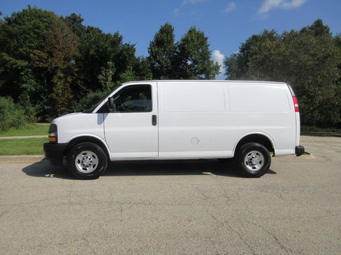 Used 2021 Chevrolet Express 2500 w/ Driver Convenience Package RWD image 22