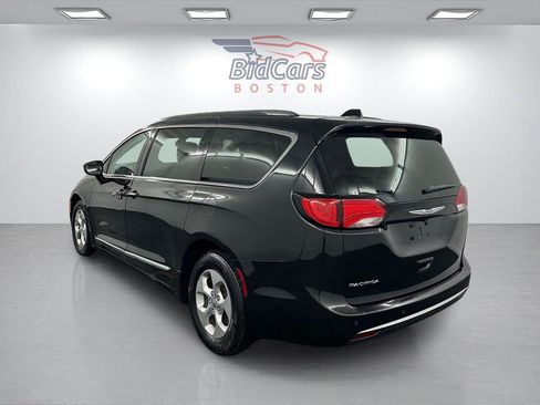 Used 2017 Chrysler Pacifica Touring-L Plus image 6