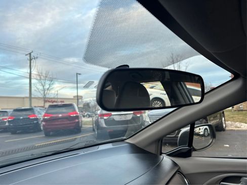 Used 2013 Honda Insight LX image 17