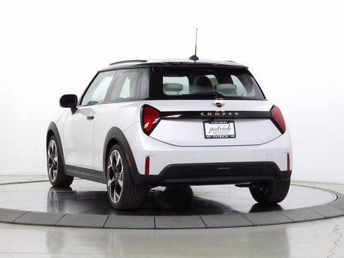 Used 2025 MINI Cooper 2-Door Hardtop FWD image 5