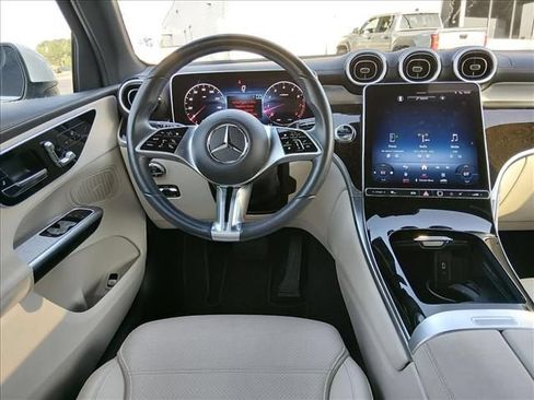 Used 2024 Mercedes-Benz GLC 300 4MATIC image 11