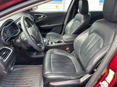 Used 2017 Chrysler 200 Limited Platinum w/ Comfort & Convenience Group image 16