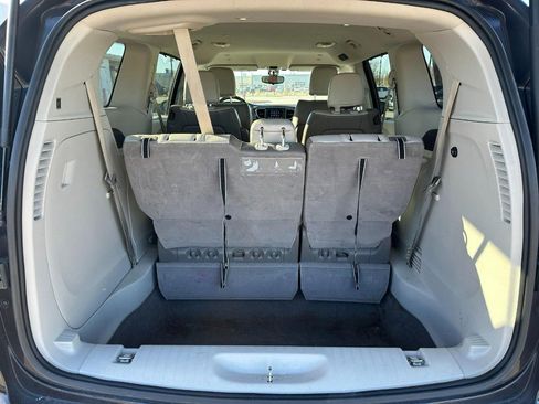 Used 2018 Chrysler Pacifica Touring-L image 5