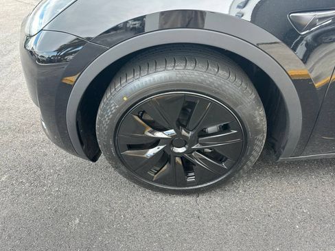 Used 2023 Tesla Model Y Long Range AWD/4WD image 11