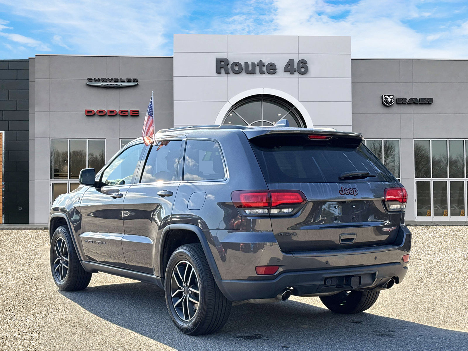 Used 2021 Jeep Grand Cherokee Trailhawk w/ Trailhawk Luxury Group AWD/4WD image 4
