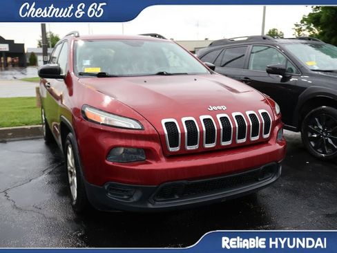 Used 2016 Jeep Cherokee Sport FWD image 2