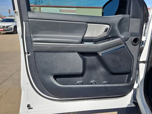 Used 2025 Ford Expedition Active image 14