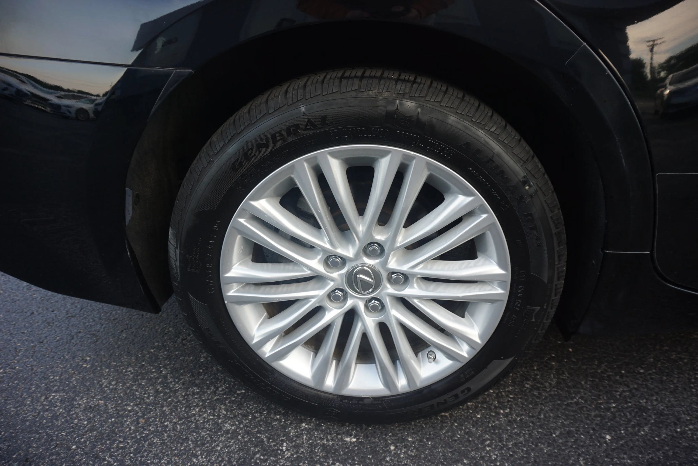 Used 2014 Lexus ES 350 w/ Luxury Package FWD image 28