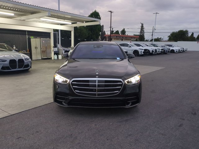 Used 2023 Mercedes-Benz S 580 4MATIC Sedan image 2