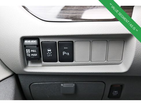 Used 2018 Toyota Sienna XLE image 22