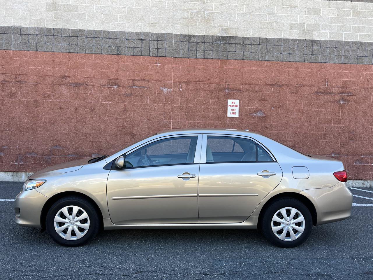 Used 2010 Toyota Corolla LE FWD image 5
