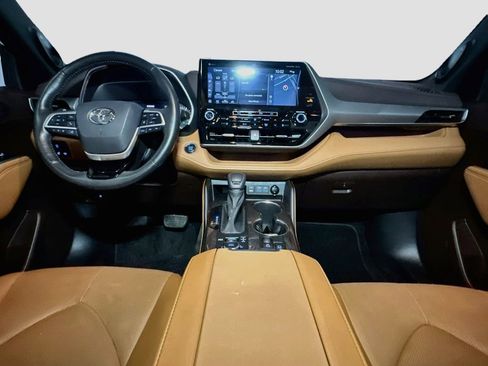 Used 2022 Toyota Highlander Platinum AWD/4WD image 9