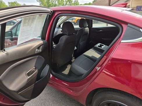 Used 2018 Chevrolet Cruze LT w/ Convenience Package FWD image 32