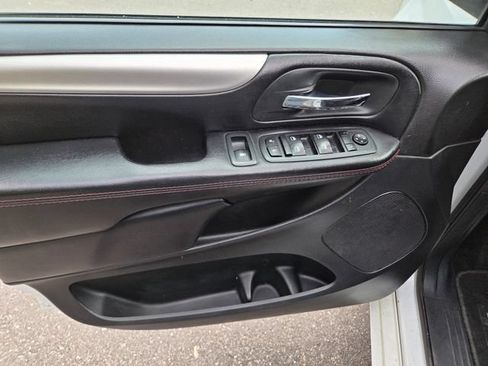 Used 2020 Dodge Grand Caravan GT FWD image 12