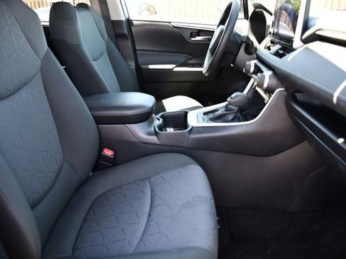 Used 2025 Toyota RAV4 XLE FWD image 27