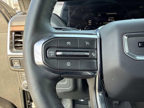 Used 2025 GMC Yukon Denali AWD/4WD image 15