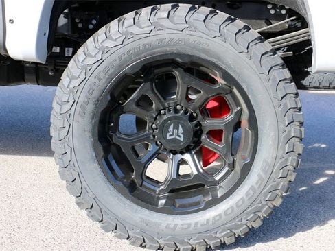 New 2026 Ford F250 Lariat w/ Black Appearance Package image 9