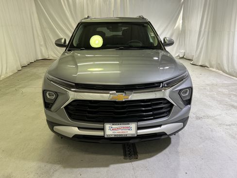 Certified 2025 Chevrolet TrailBlazer LT w/ Convenience Package FWD image 3