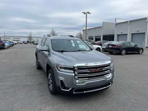 Used 2023 GMC Acadia SLT image 2