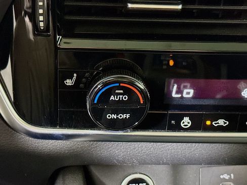 Certified 2021 Nissan Rogue SV w/ Premium Package AWD/4WD image 12