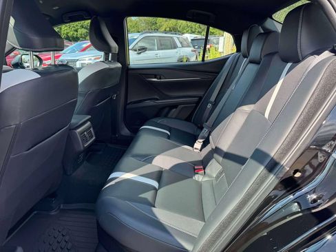 Used 2025 Toyota Camry SE AWD/4WD image 14