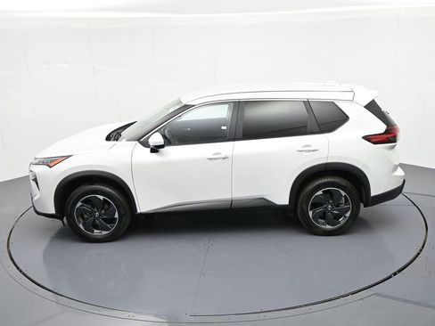Used 2024 Nissan Rogue SV FWD image 22