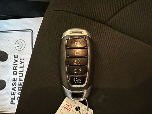 Used 2023 Hyundai Elantra SEL FWD image 17