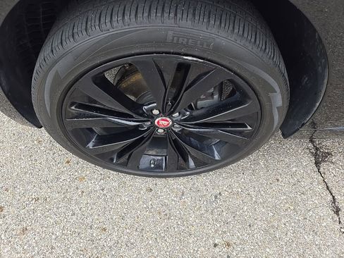 Used 2017 Jaguar F-PACE R-Sport image 10