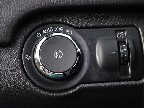 Used 2013 Buick Regal Premium FWD image 23