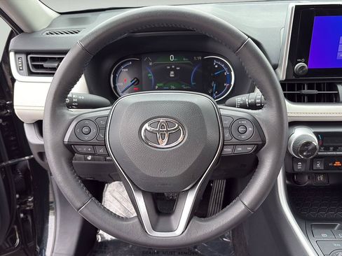 Used 2025 Toyota RAV4 XLE w/ Convenience Package AWD/4WD image 9