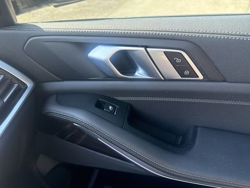 Used 2021 BMW X5 xDrive40i w/ M Sport Package image 20