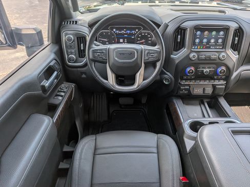Used 2021 GMC Sierra 2500 Denali w/ Denali Black Diamond Edition AWD/4WD image 15